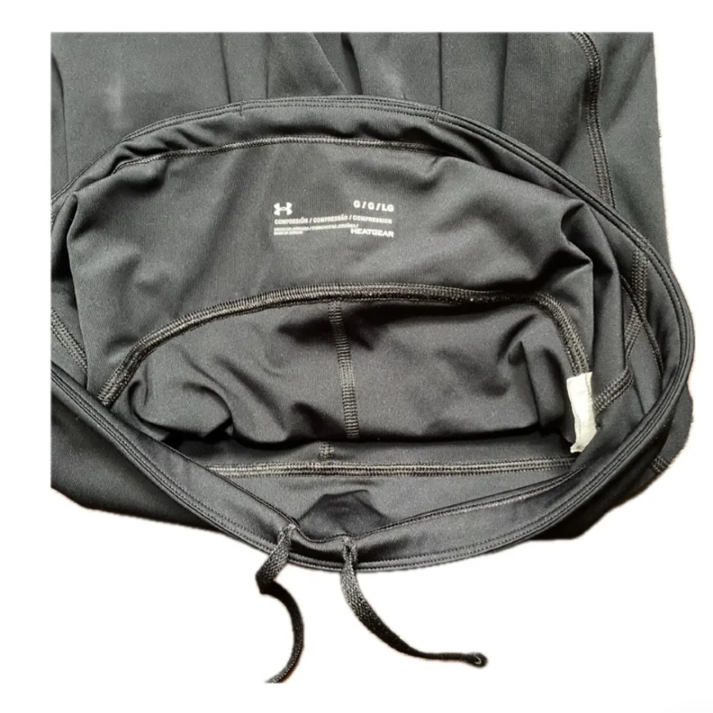 🎉Under Armour Black Cropped Length Women’’s Workout Leggings Size Large - Picture 3 of 4